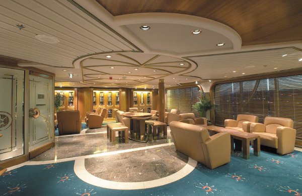 Die stilvolle Bibliothek der Vision of the Seas