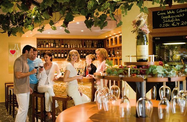Geselligkeit in der Vinothek