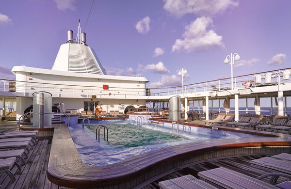 Ein Pool darf auf der Silver Shadow natürlich nicht fehlen