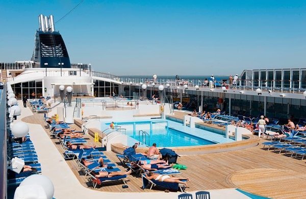 Pooldeck des Schiffs