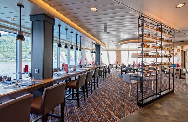 Das Restaurant mit Blick auf das Meer