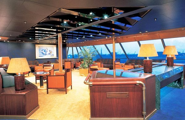 Genießen Sie den Ausblick mit einem Getränk in der Lounge