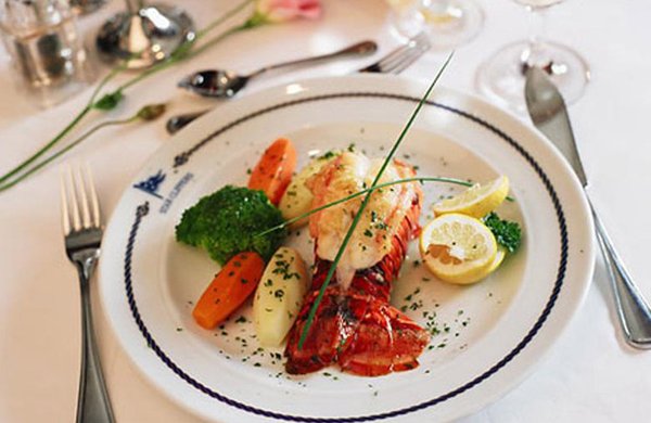 Lassen Sie sich im bordeigenen Restaurant verwöhnen