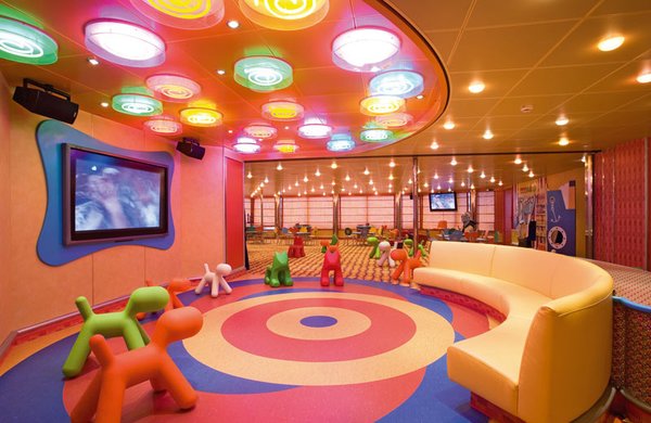 Im Squok Club können sich die Kinder austoben, während sich die Eltern der Entspannung widmen können