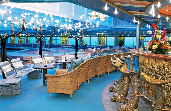Falls Sie nach dem Schwimmen Durst bekommen, können Sie es in der Poolbar löschen