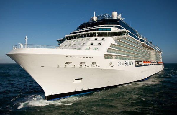 Celebrity Equinox – Die Celebrity Equinox in der Aussenansicht