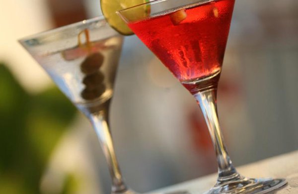Genießen Sie Ihre Reise bei einem Drink in der Bar
