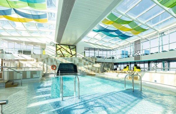 Das kinderfreundliche Hallenbad des Schiffes