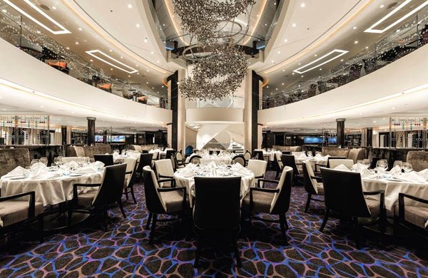 In dem Hauptrestaurant Atlantik lässt sich köstlich zu Abendessen