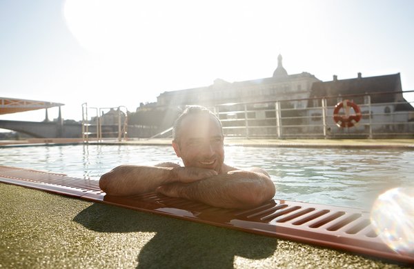 Bewundern Sie auf dem Pooldeck idylische Orte
