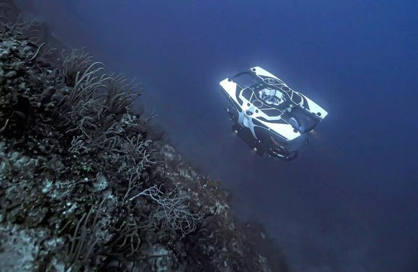 Bordeigenes Mini U-Boot für die Gäste