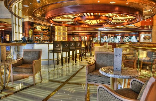 Die Bar Bellinis hat sich besonders auf Weine und Cocktails mit Weinen spezialisiert