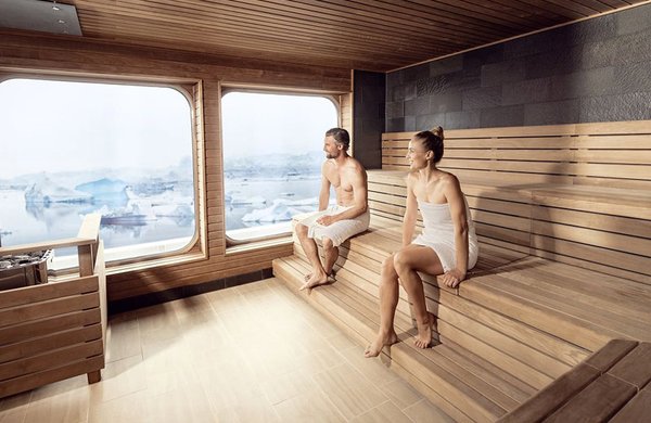 Die Panorama-Saune mit Blick auf's Meer