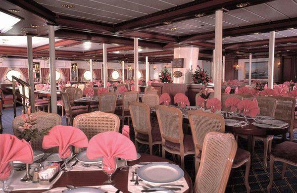 Für das kulinarische Wohl sorgt das elegante Restaurant