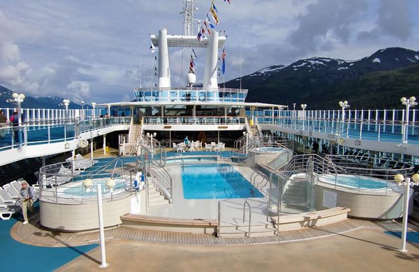 Bei gutem Wetter empfiehlt sich eine Erfrischung im Pool