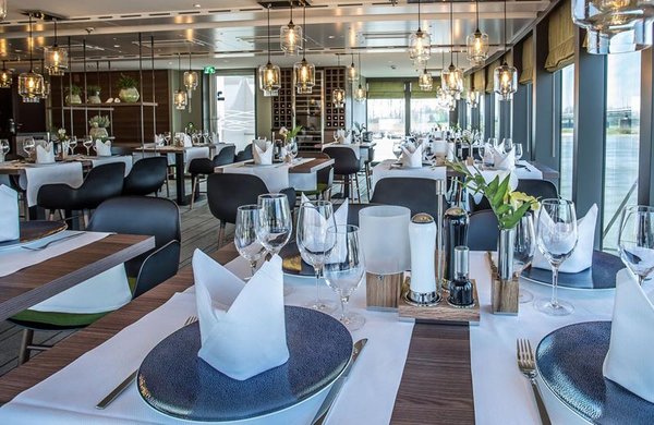 Verköstigung im Panoramarestaurant Vier Jahreszeiten