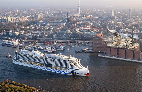 AIDAprima in Hamburg