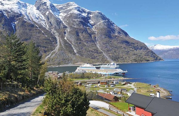 AIDAluna im Eidfjord