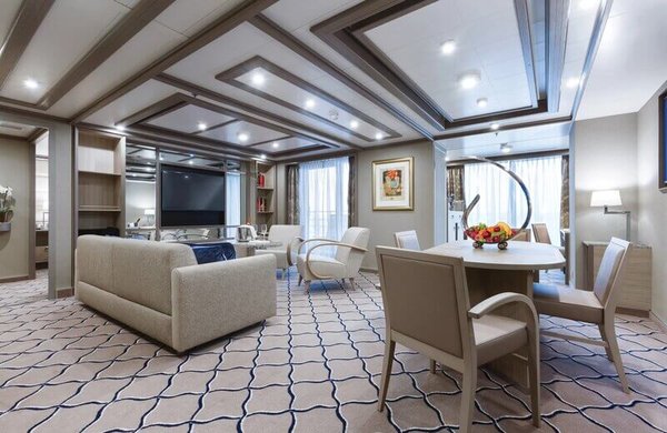 Owners Suite Wohnraum - Silver Moon