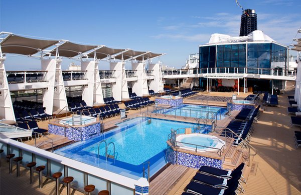 Sonne tanken und im Pool erfrischen