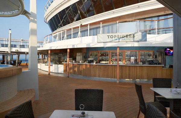 Diverse Getränke und Snacks erhalten Sie in der Aussenbar Topsiders