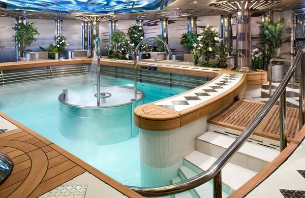 Es laden Sie mehrere Whirlpools zur Entspannung und Erholung ein