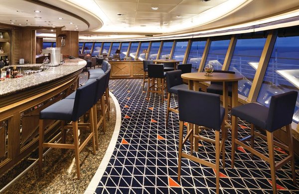 Verbinden Sie einen erhabenen Ausblick mit leckeren Cocktails in der Observatory Lounge