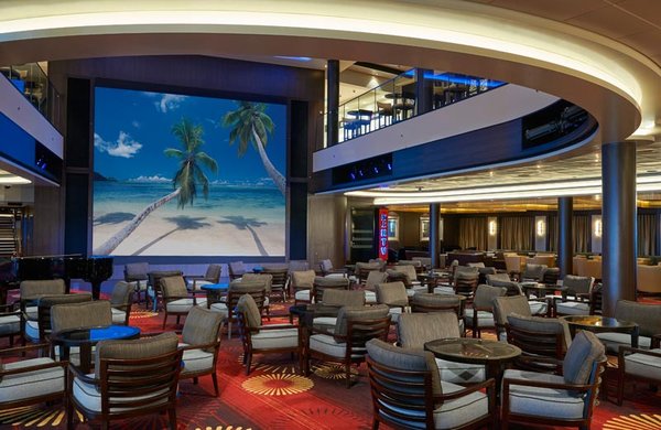 Entspannen bei Vorträgen oder Filmen - Das Atrium der Norwegian Joy