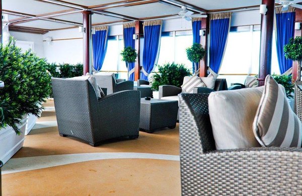 Überall auf dem Schiff verteilt finden Sie gemütliche Sitzmöglichkeiten zum entspannen