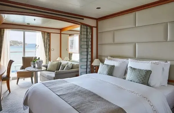 Suite – Silver Whisper