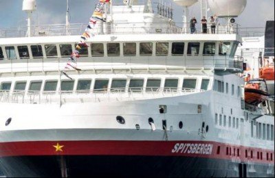 MS Spitsbergen - Frontansicht mit Br**cke