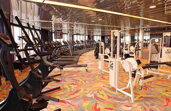 Besuchen Sie das mit modernen Geräten professionell ausgestattete Fitnesscenter
