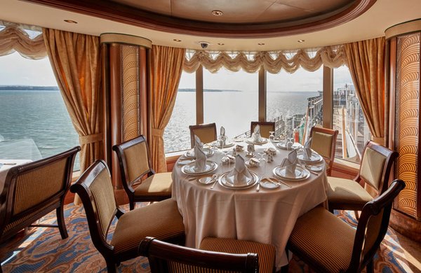 Das Queensgrill Restaurant steht ausschließlich den Gästen der Suiten Q1 bis Q6 zur Verfügung