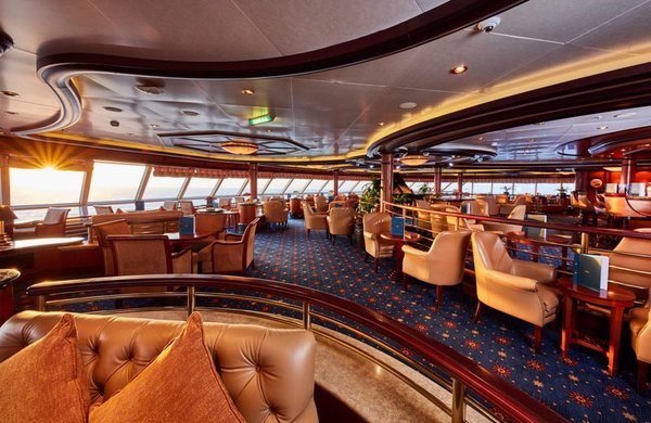 Der Commodore Club bietet eine exklusive Auswahl an Cocktails und Martinis