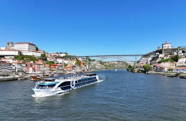 Porto Mirante kommt in Porto an