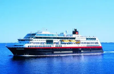 Midnatsol – Hurtigruten Expeditionsschiff