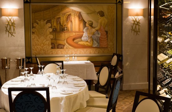 Das Symphony ist eines der Hauptrestaurants mit leckeren a la Carte Menüs