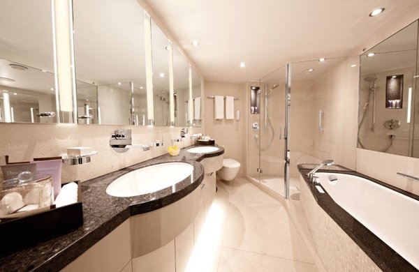 Penthouse Deluxe Suite Bad