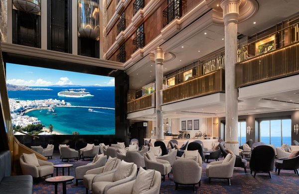 Blick ins Atrium der Norwegian Spirit