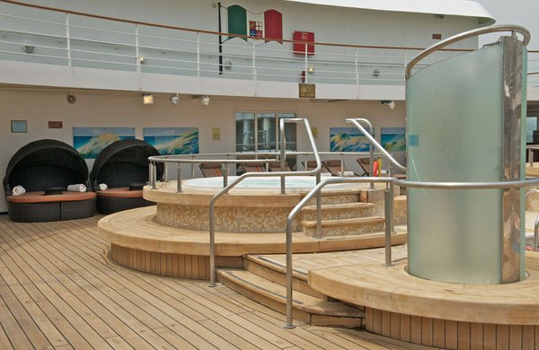 Neben dem Swimmingpool steht Ihnen auch ein Whirlpool zur Verfügung
