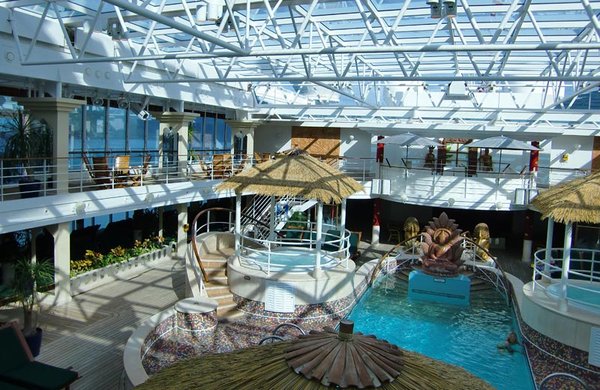 Wenn die Temperaturen nicht mitspielen, steht Ihnen auch ein Innenpool-Landschaft zur Verfügung