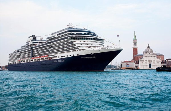 Nieuw Amsterdam – Die Außenansicht der Nieuw Amsterdam