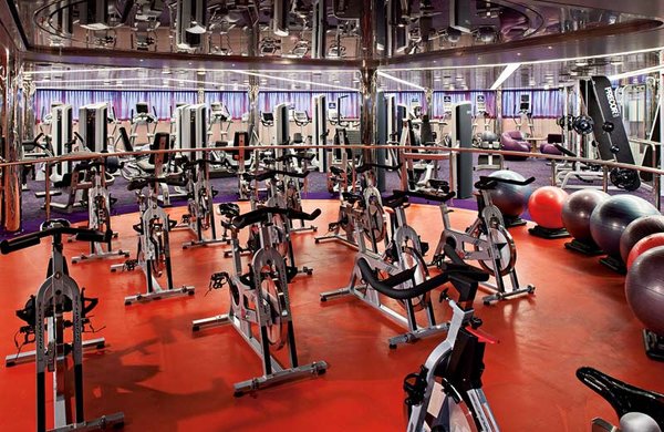Tagsüber können Sie sich im Fitnessstudio sportlich betätigen
