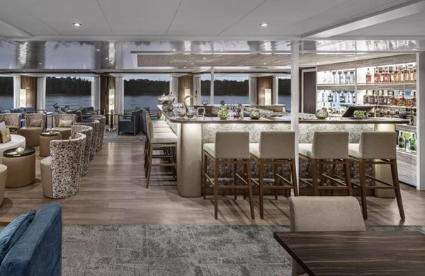 Die Bar der Amadeus Queen