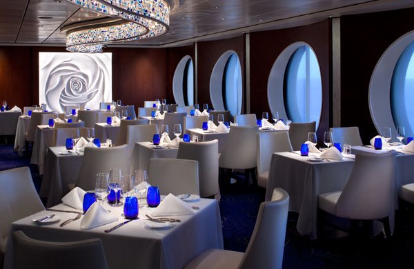 Das moderne Design ist neben fantastischem Essen eines der Highlights im Hauptrestaurant
